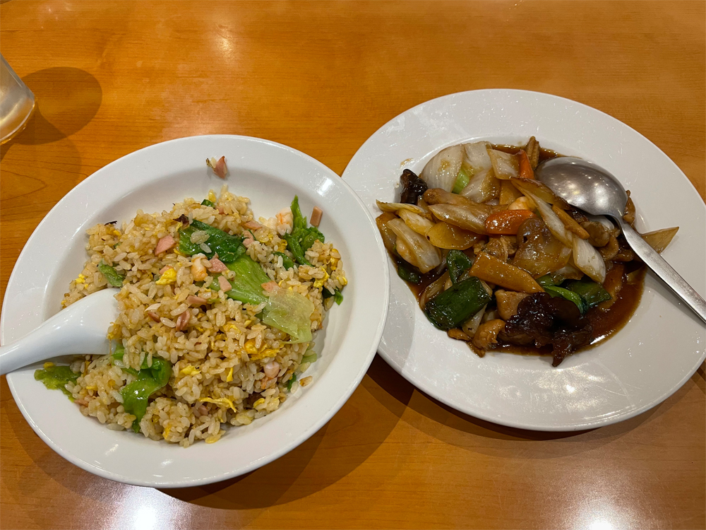 エビ炒飯と八宝菜