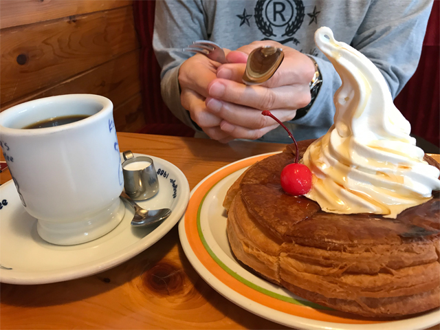 シロノワールと熱い珈琲