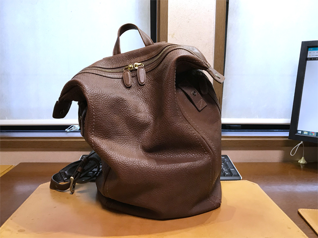 トーンオイルヌメ ソフトミディアムバックパック