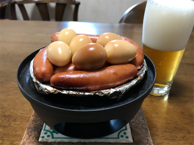 うずらの卵とソーセージの燻製