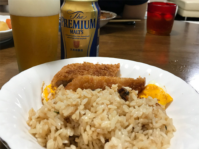 棒ヒレカツがオンしたアサリチャーハン