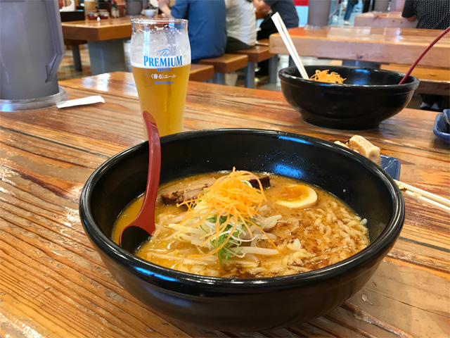 みそラーメンと生ビール