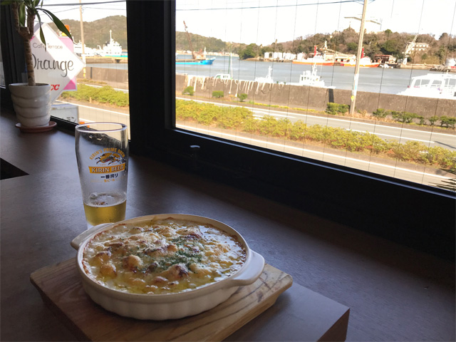 シーフードドリアと生ビール