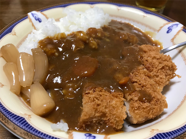 カツをトッピングした２日目のカレー