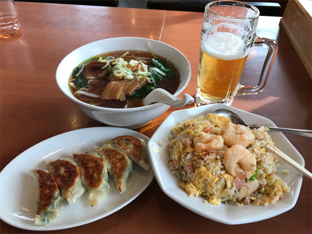 エビ炒飯と焼き餃子と角煮ラーメンのAセット