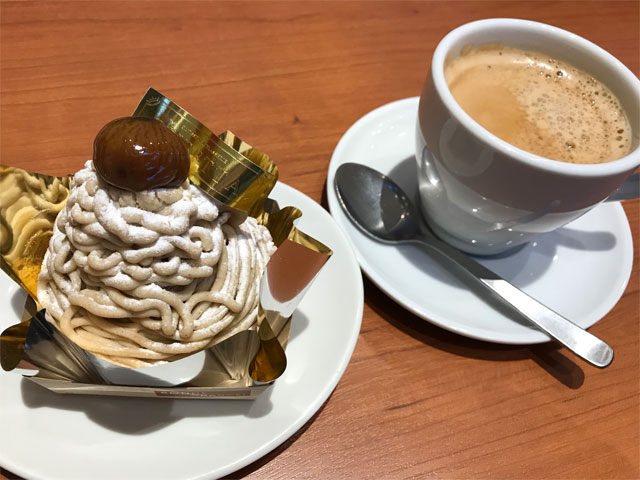 和栗モンブランと熱い珈琲