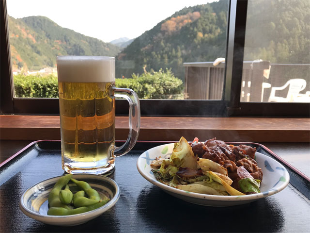 鶏ちゃんと生ビール
