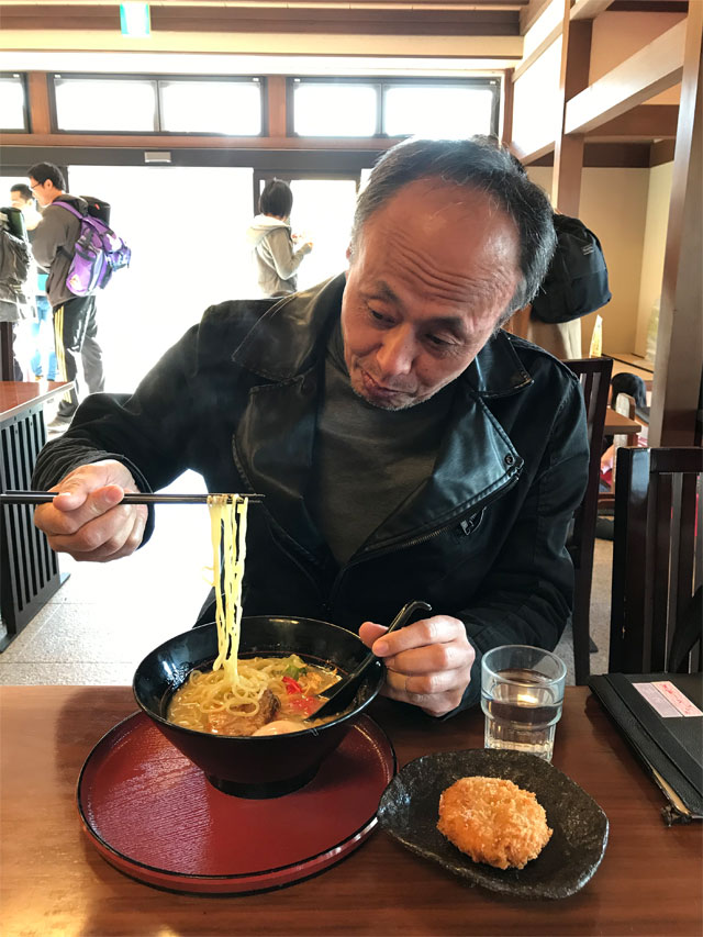 角煮ラーメンと飛騨牛コロッケと世界のアツロー