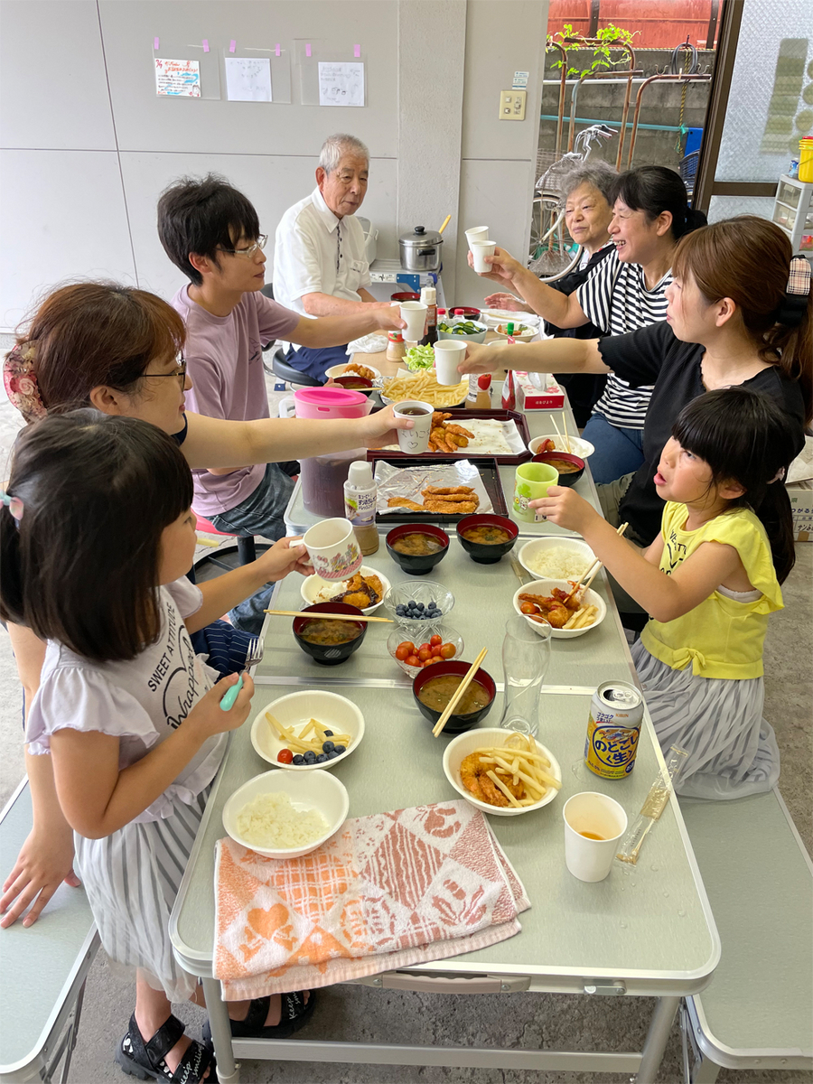 車庫で誕生日パーティー