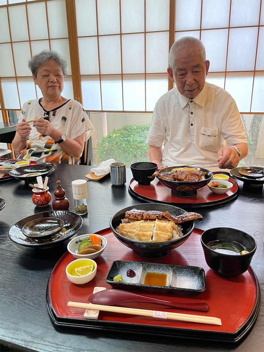 鰻屋 うを松の紅白丼