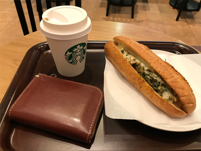 石窯フィローネスピナッチ＆チーズとソイラテ