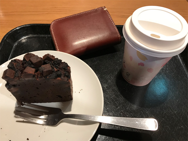 ソイラテとチョコレートケーキ