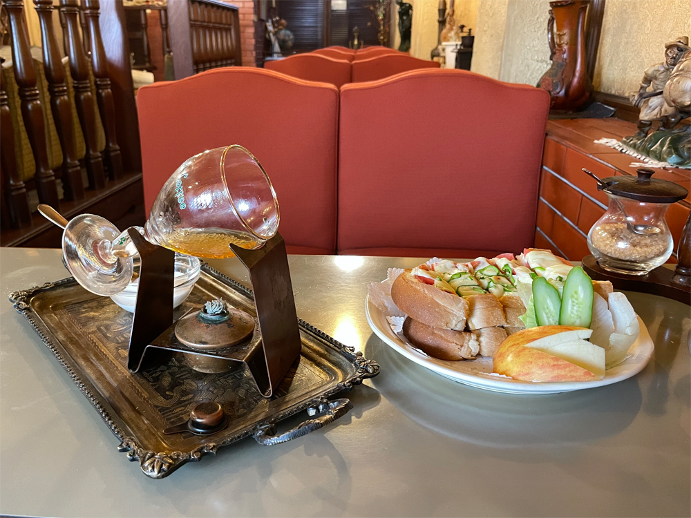 アイリッシュコーヒーとピザトースト