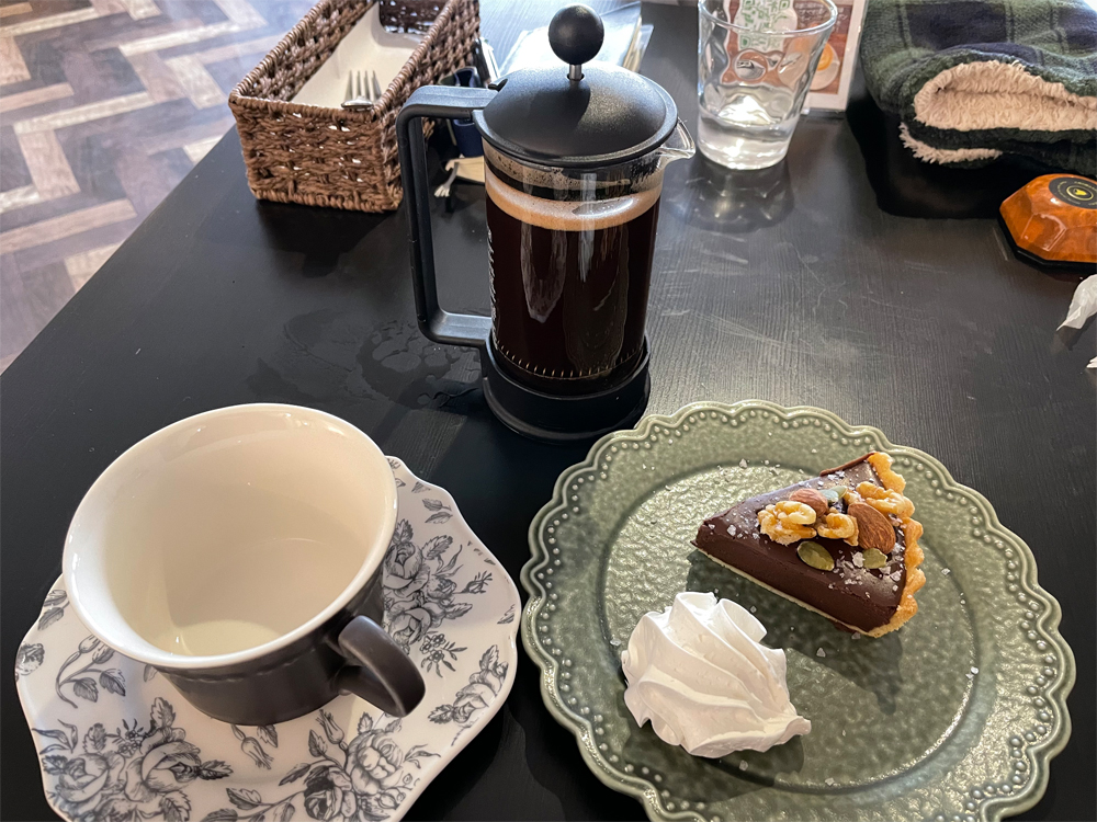 熱い珈琲と塩チョコタルト