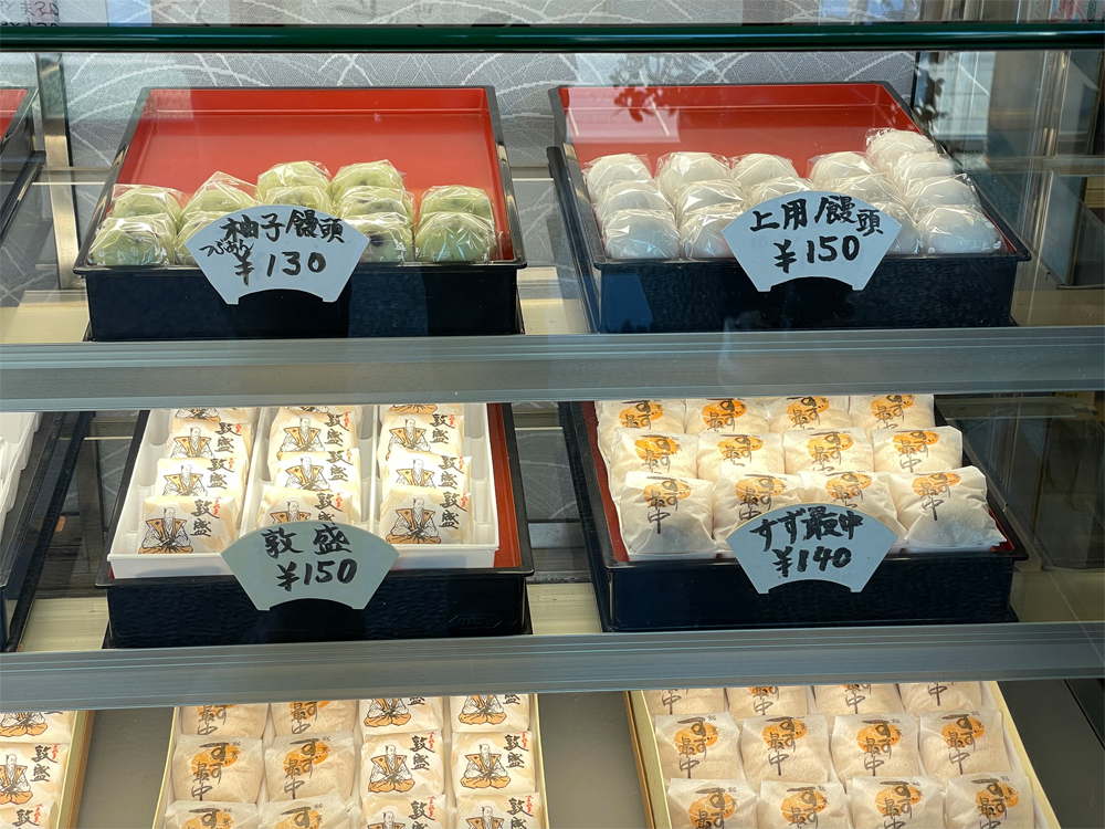 すず屋のショーケース