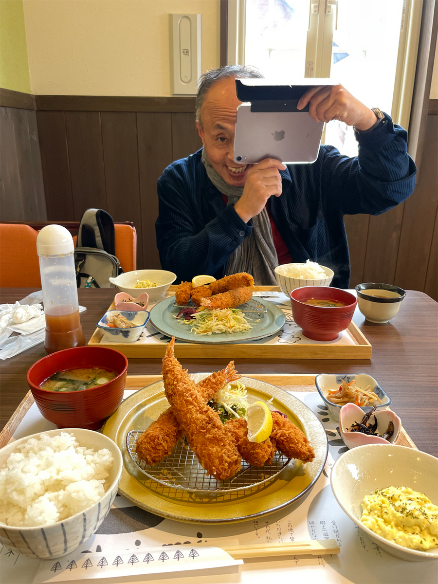 世界のアツローと大海老と牡蠣フライの定食