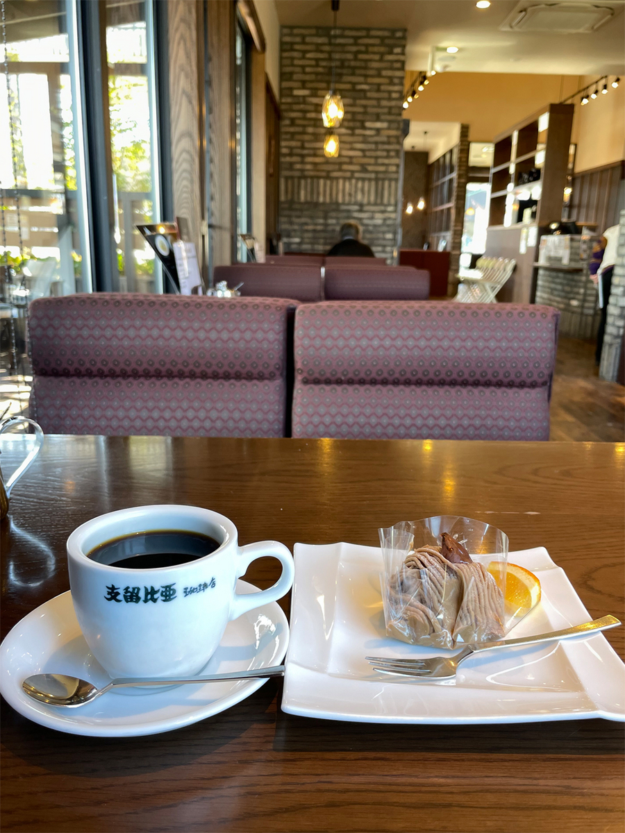 熱い珈琲とモンブラン