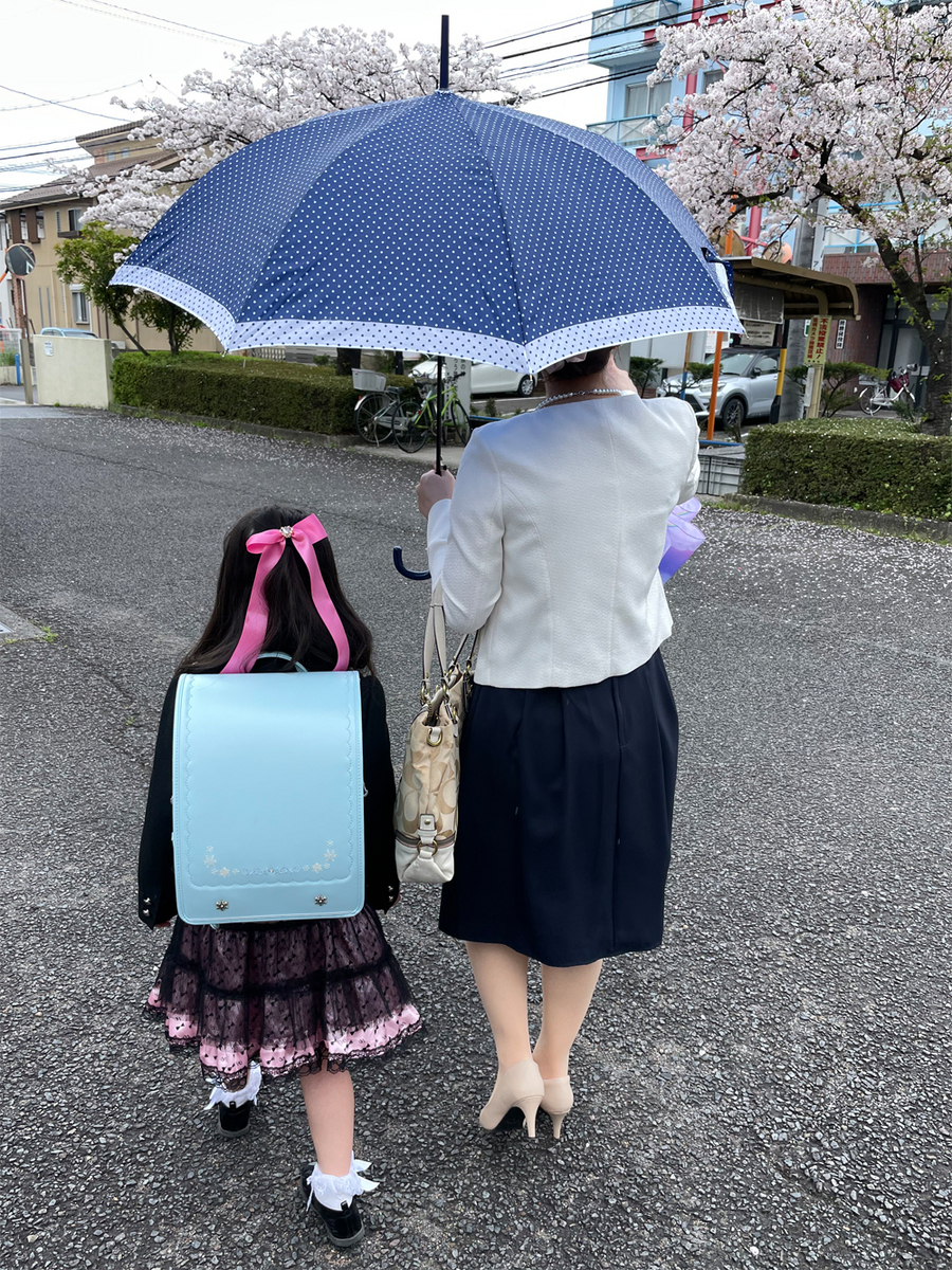 ちびっ子ギャングのリトルの小学校の入学式