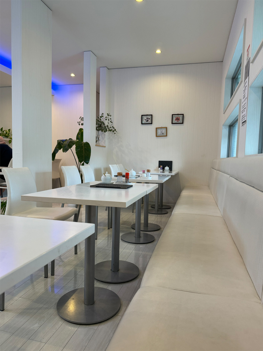 Blue Moon cafe