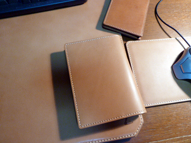 オーク色のヌメ革