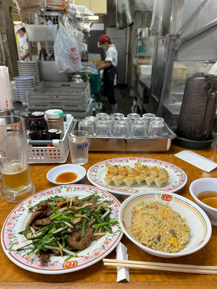 ニラレバ炒めと炒飯と半餃子