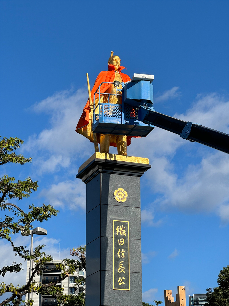 オレンジ色のマントを羽織った織田信長公はキレると怖い - 砂漠に水