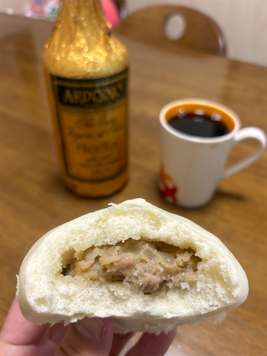 蓬莱本館の豚まん