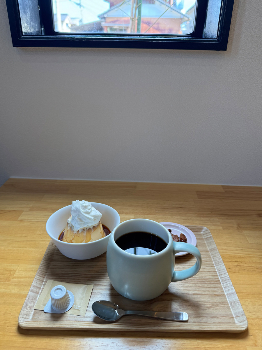 熱い珈琲と手作りプリン