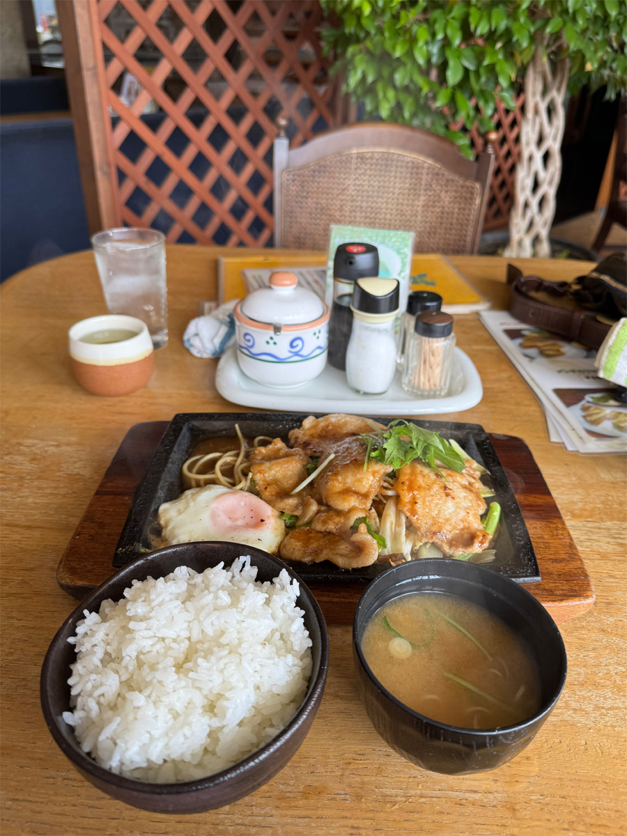豚肉と野菜の鉄板プレート定食