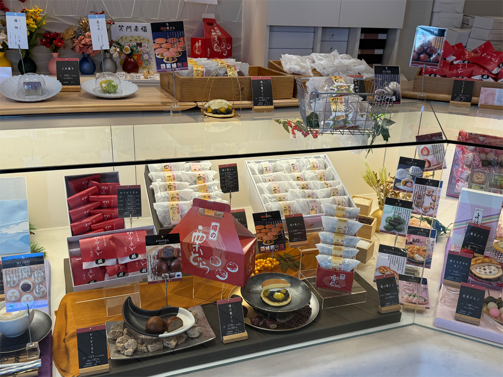 御菓子処 餅信のショーケース