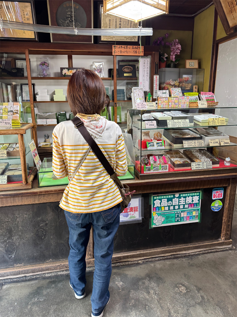 梅園菓子舗 本店の店内