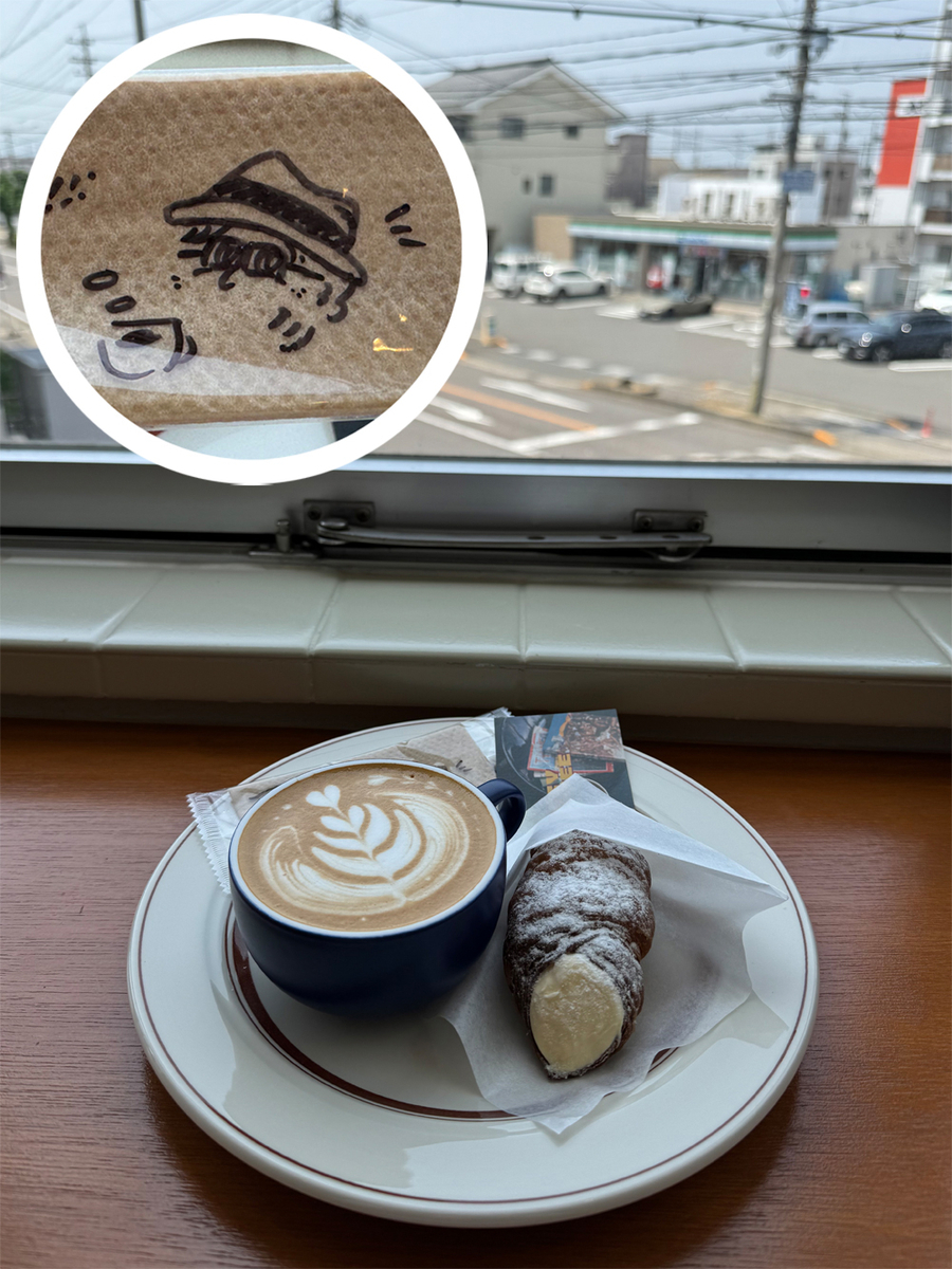 熱いカフェラテとコロネ