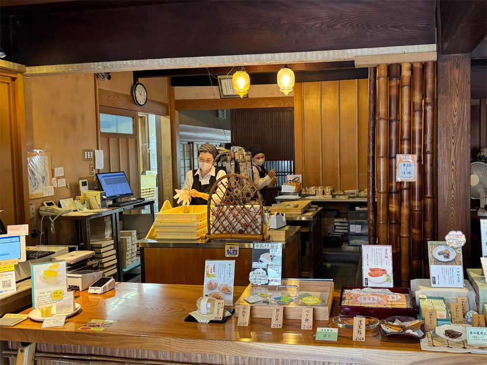 大口屋 布袋本店の店内