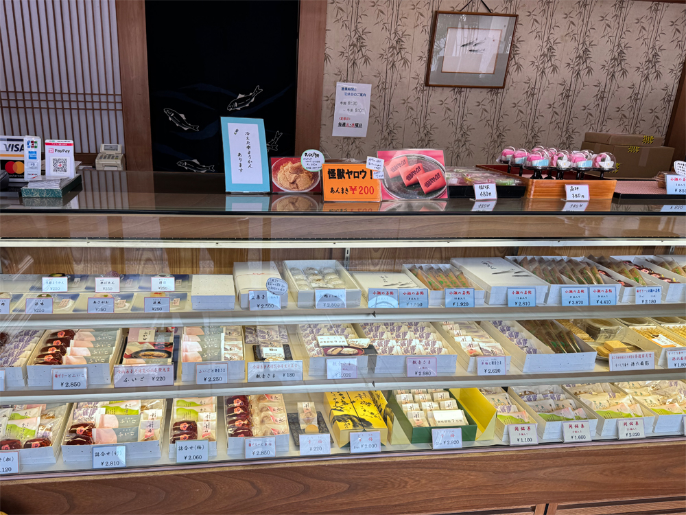 和菓子処 関市虎屋のショーケース
