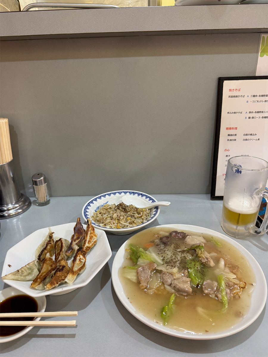 両面焼焼きそばとハーフサイズの炒飯と餃子