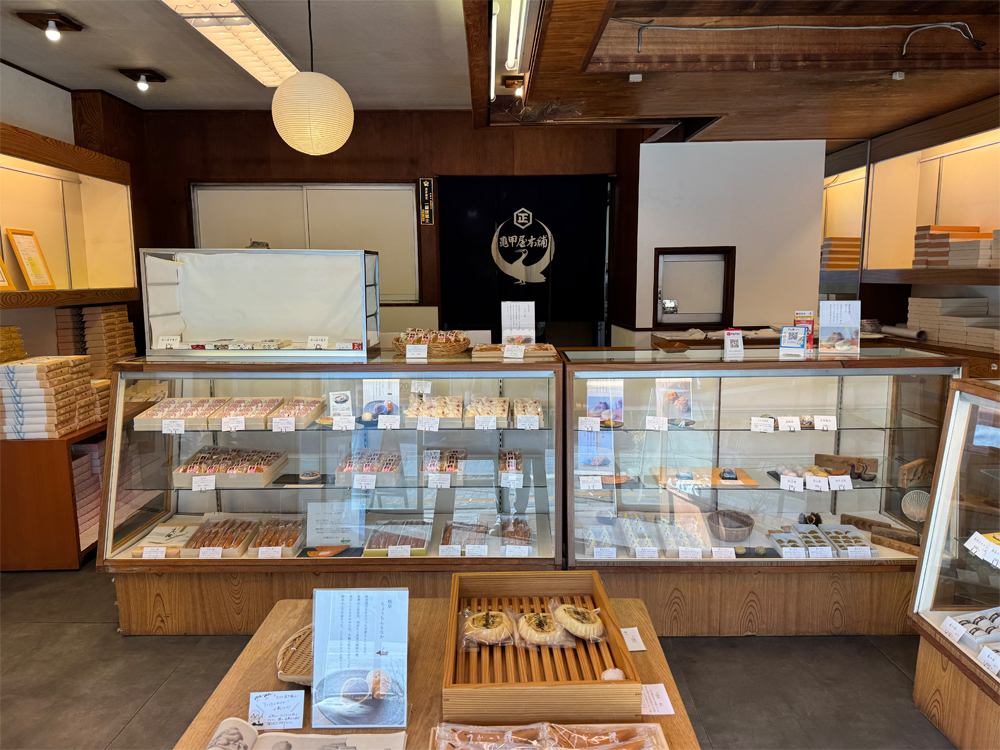 御菓子処 亀甲屋本舗の店内