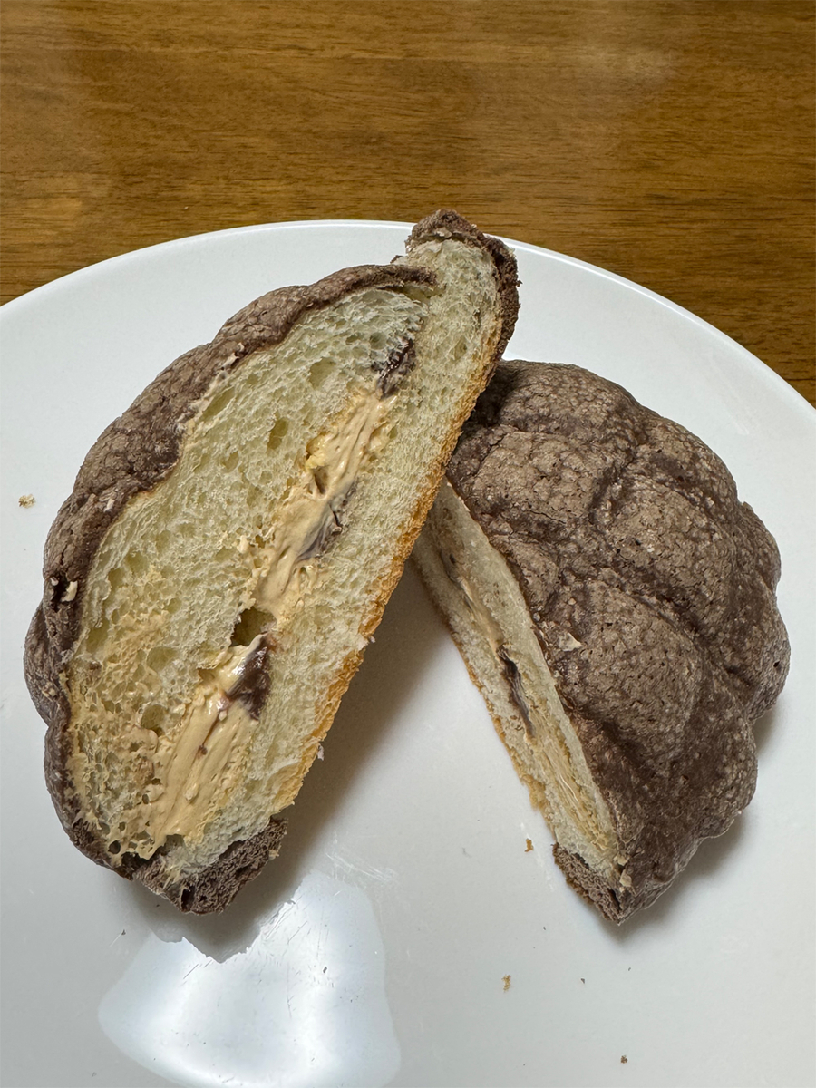 ヘーゼルナッツのショコラメロンパン
