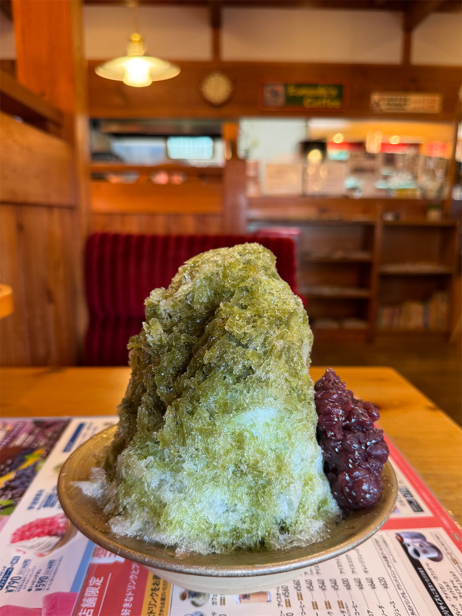 コメダ特製おぐらあんをトッピングした宇治抹茶氷