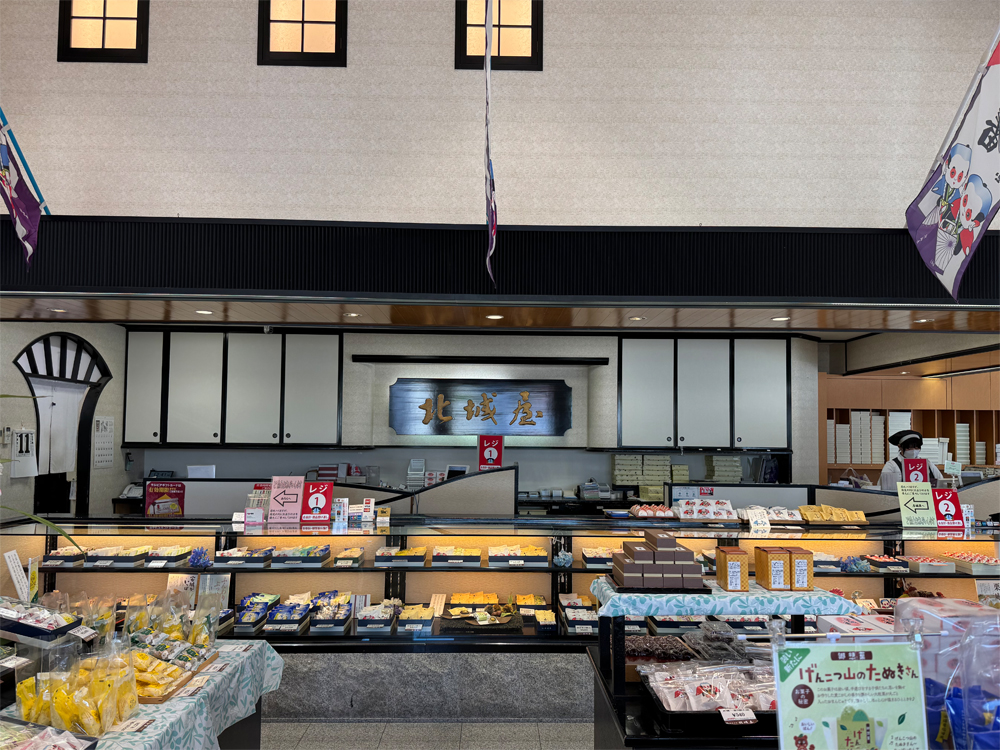 北城屋 百石総本店の店内