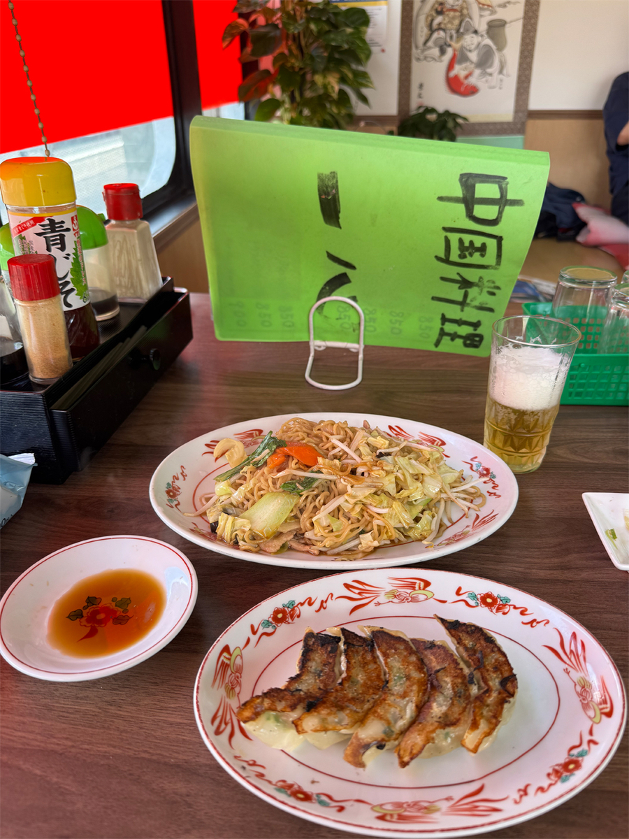 炒面と餃子