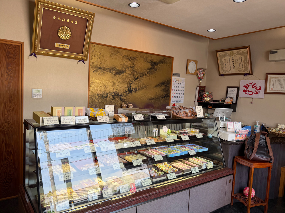 両口屋の店内