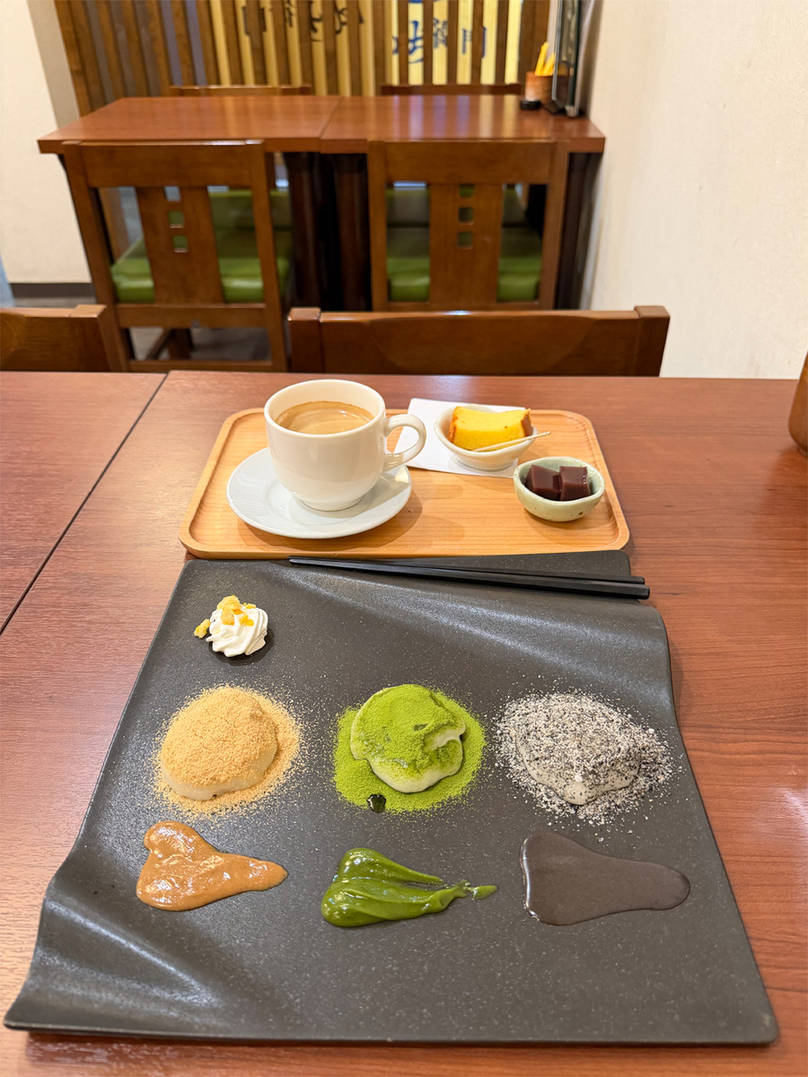 熱い珈琲とつきたて餅三昧