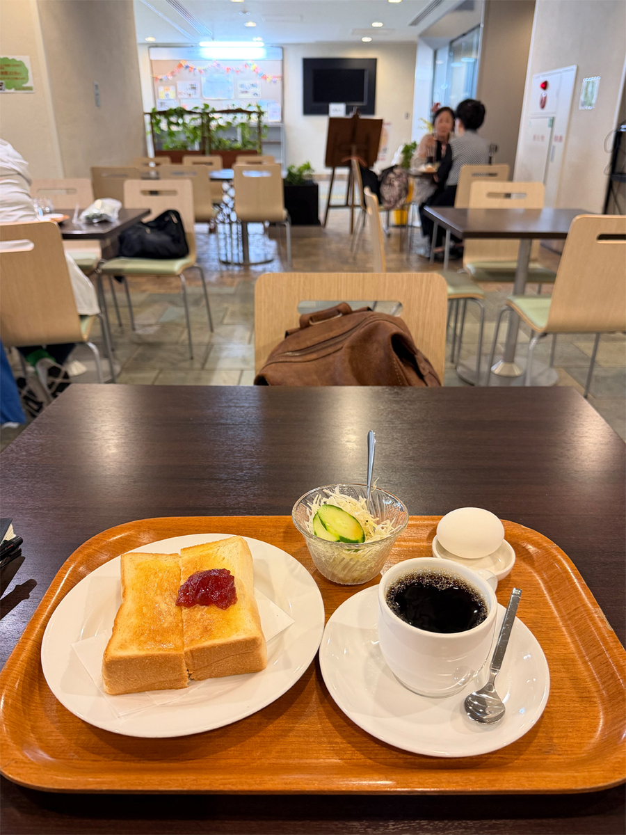 熱い珈琲とトーストセット
