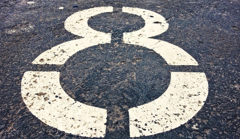 ８の字