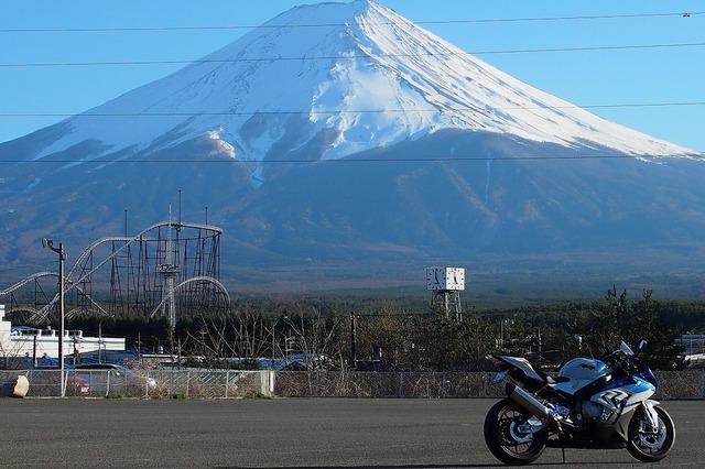 スーパーの駐車場1.jpg