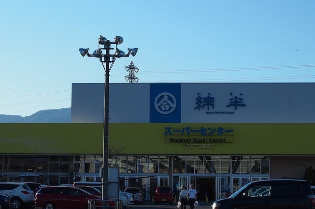 スーパーの駐車場2.jpg