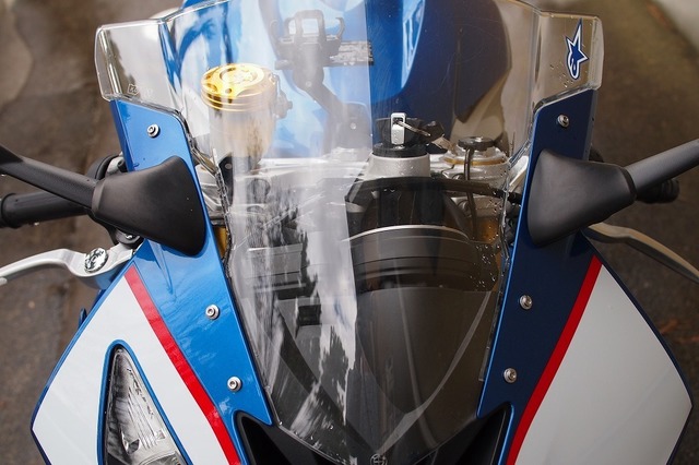 カスタム】BMW S1000RRのスクリーンをマジカルレーシングの「カーボン カスタム】BMW S1000RRのスクリーンをマジカルレーシングの「カーボン