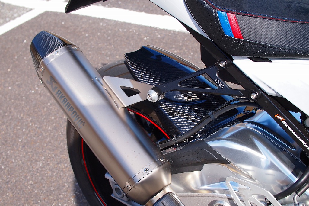 カスタム】BMW S1000RRのリアフェンダーを「マジカルレーシング