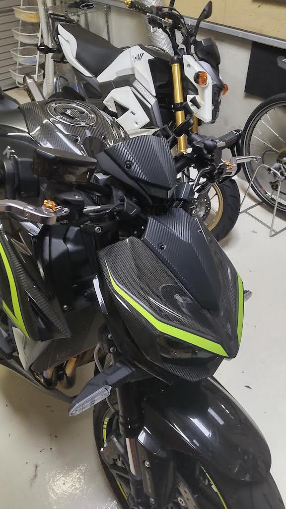 バイクラッピング】Z1000のカウルをカーボンシートでラッピングしてみ 
