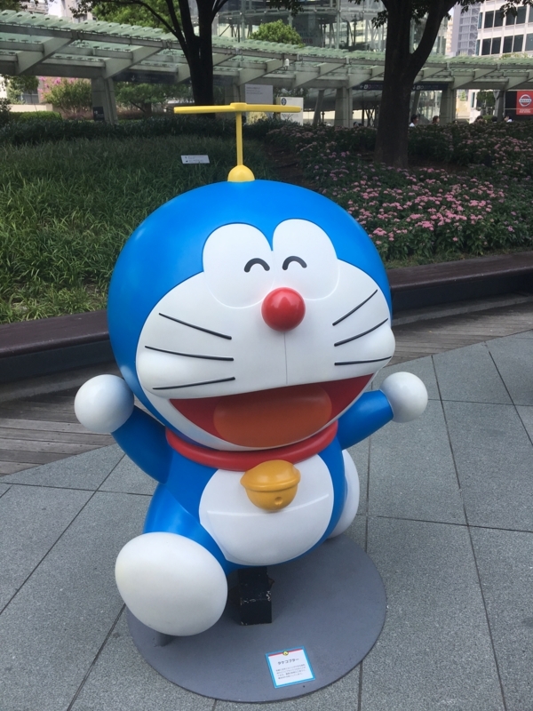 ドラえもん像　タケコプター